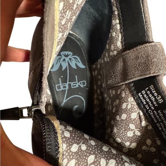 Dansko Women’s Buffy Grey Suede Ankle Boots - EU 38 - Picture 7 of 8